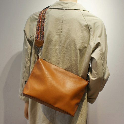 Threebox斜後後背包男士包包超火通勤軟皮大包2025新款潮流ipad單肩包