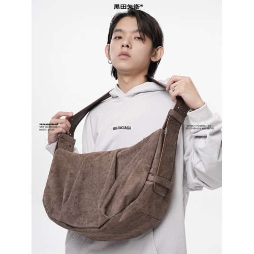 麂皮絨大容量HOBO流浪包2026新款男女生休閒餃子大包廢土風斜後後背包