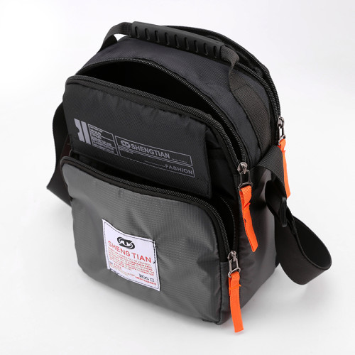 斜後後背包男潮款男士包包新款時尚單肩包休閒潮流挎包男大容量後後背包男