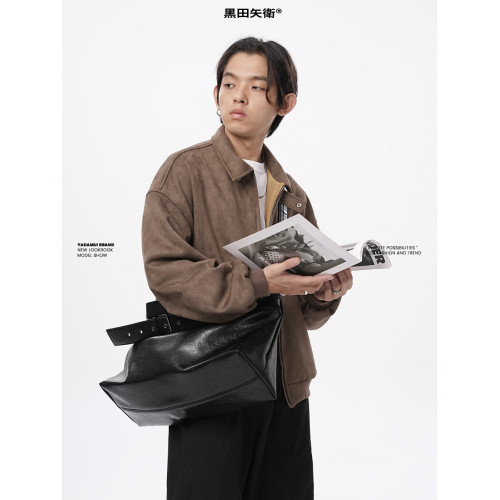 爆裂紋斜後後背包男款高級感大容量男生2025新款時尚休閒包女生通勤包