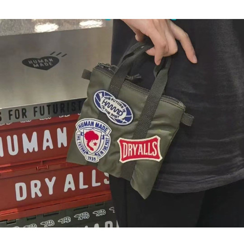 清倉human made日系愛心單肩斜背小包 徽標配件手機提包 清倉human made日系愛心單肩斜背小包 徽標配件手機提包