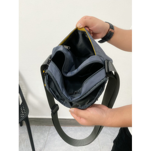 火狐休閒輕便斜後後背包橫款多格層防水尼龍布小包男士通勤百搭單肩包