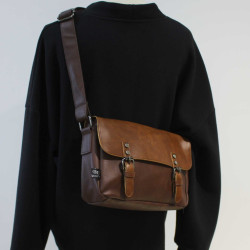 青年日韓復古男士單肩包潮流休閒郵差包pu皮斜後後背包簡約男女小挎包