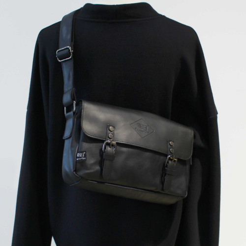 青年日韓復古男士單肩包潮流休閒郵差包pu皮斜後後背包簡約男女小挎包