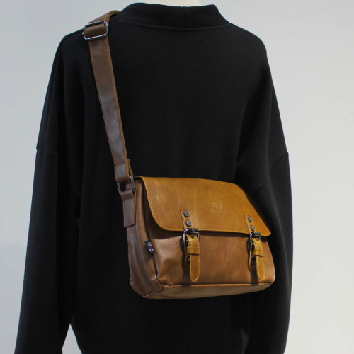 青年日韓復古男士單肩包潮流休閒郵差包pu皮斜後後背包簡約男女小挎包