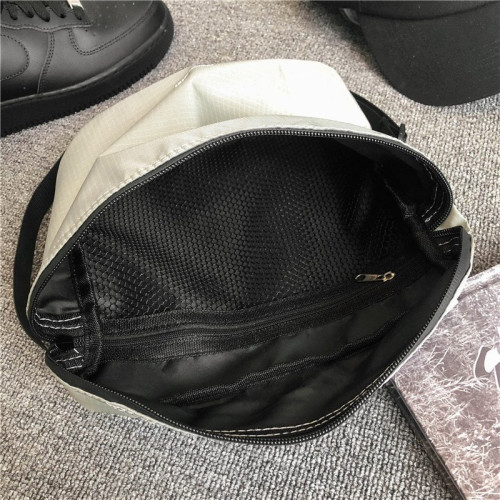 港風男女款登山小後後背包輕便日常旅行單肩包時尚手機包防水斜背胸包