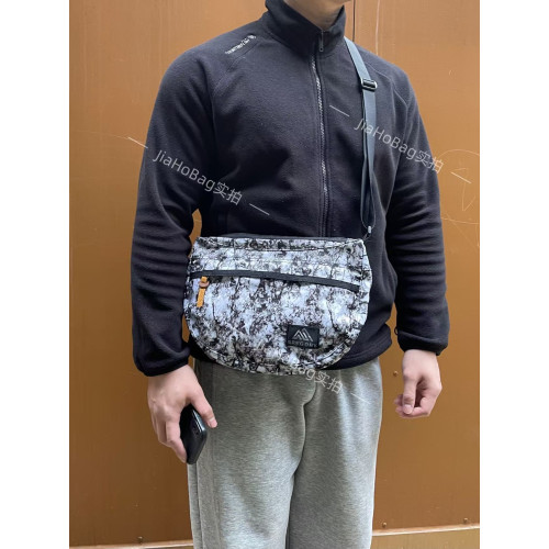 香港風戶外運動可攜式防水旅行男包牛津布超輕便百搭簡約休閒斜後後背包