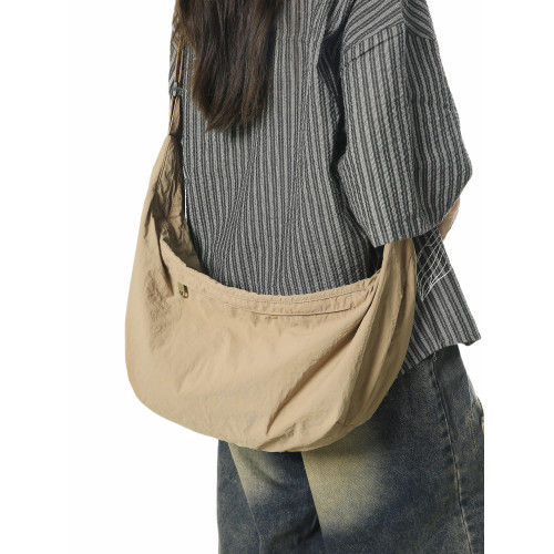 潮牌輕便大容量純色斜後後背包慵懶風男生女生通勤百搭單肩包騎行後後背包