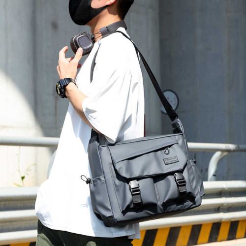 斜後後背包男款大容量運動機能風女挎包登山工裝包自製街頭設計單肩包