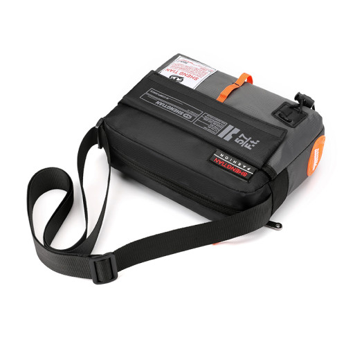 2022新款斜後後背包男休閒運動挎包輕便尼龍小後後背包橫版單肩包男士包包