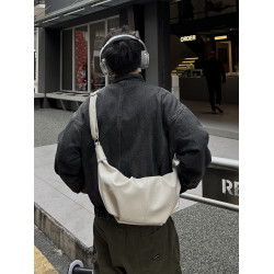 2026新款男包潮牌餃子包休閒斜後後背包男士簡約百搭街頭運動復古單肩