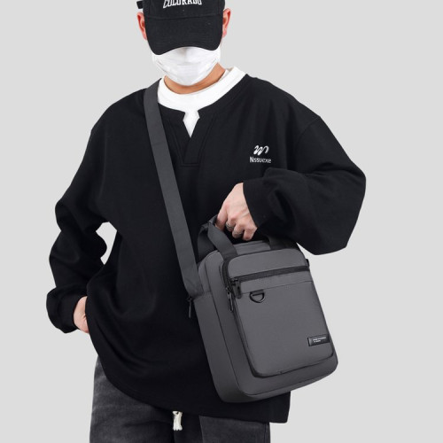 大容量男士單肩包多層休閒斜後後背包多層大號手提包男包時尚通勤後後背包