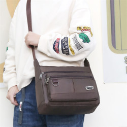 新款男士單肩包多層大容量斜後後背包男時尚百搭輕便旅行休閒防水後後背包