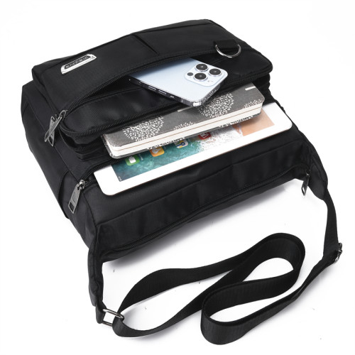 新款男士單肩包多層大容量斜後後背包男時尚百搭輕便旅行休閒防水後後背包