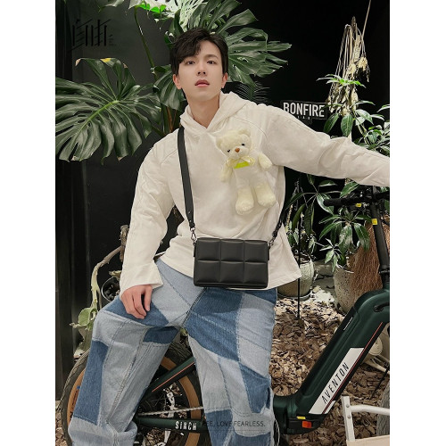 2025新款潮牌輕奢格子商務休閒男包單肩斜後後背包時尚巧克力盒子女包