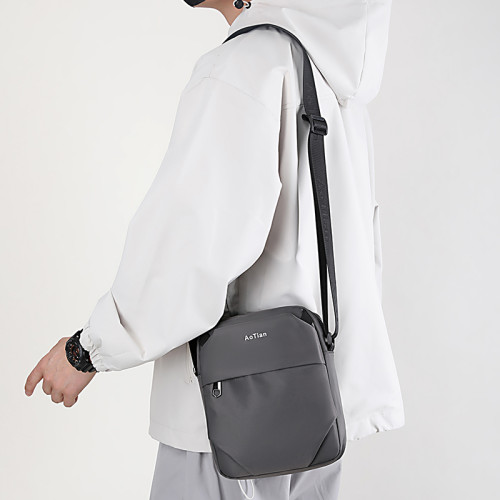 新款ipad斜後後背包男2026簡約牛津布男士通勤小挎包大容量黑色單肩包 新款ipad斜後後背包男2026簡約牛津布男士通勤小挎包大容量黑色單肩包