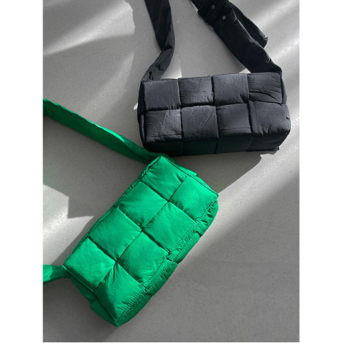 2023秋冬新款男士潮流通勤斜後後背包海綿編織大容量單肩包休閒枕頭包