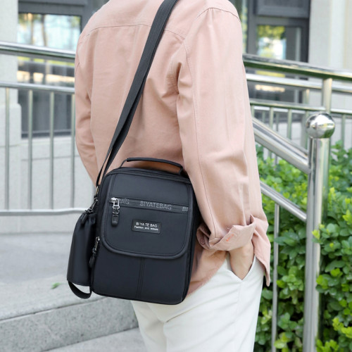 新款防潑水中老年人男包外出旅行包水杯位單肩包斜後後背包旅遊小方包