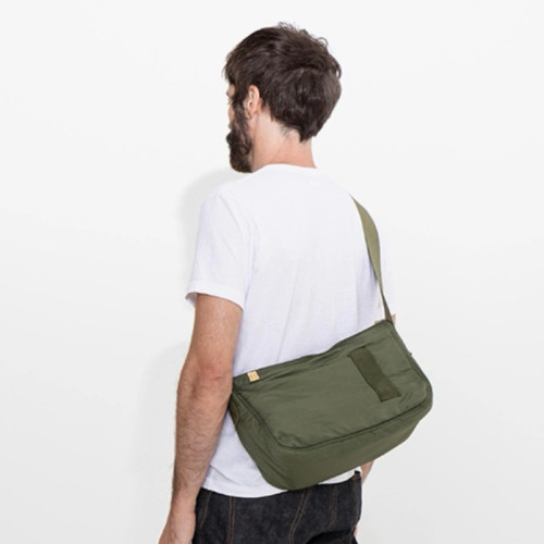 VISVSVM VISVIM CHARLIE IISHOULDER BAG 尼龍斜紋布單肩包 VISVSVM VISVIM CHARLIE IISHOULDER BAG 尼龍斜紋布單肩包