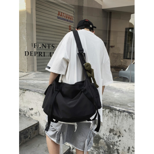 街頭機能大容量郵差包男ins簡約休閒運動健身後後背包百搭單肩斜後後背包