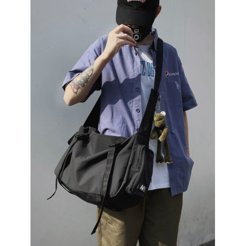 街頭機能大容量郵差包男ins簡約休閒運動健身後後背包百搭單肩斜後後背包