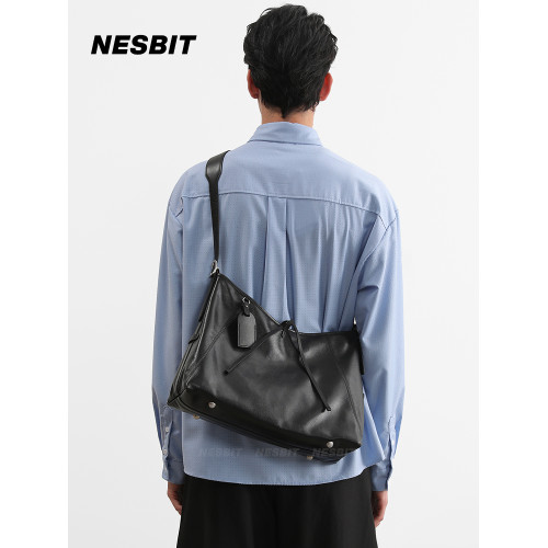 今年流行的高級感黑色男包大容量通勤托特包簡約百搭單肩斜後後背包潮