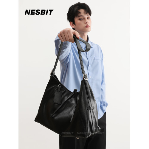 今年流行的高級感黑色男包大容量通勤托特包簡約百搭單肩斜後後背包潮