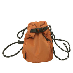 手機斜後後背包男女中性風戶外運動小挎包束口水桶包潮牌迷你單肩包