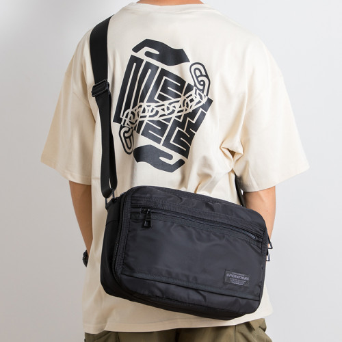 潮流工裝風休閒男士單肩包大容量實用多隔層斜後後背包時尚郵差包學生