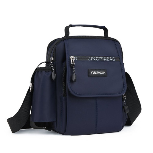 新款時尚男士潮流小包休閒商務單肩斜後後背包多功能收納防潑水可攜式包