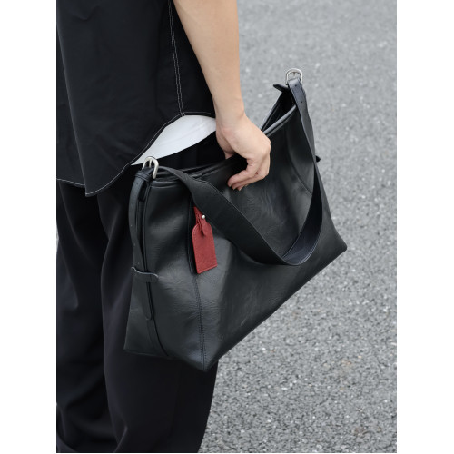 左千戶包2026新款爆款黑武士牛皮斜後後背包男包大容量通勤包電腦包