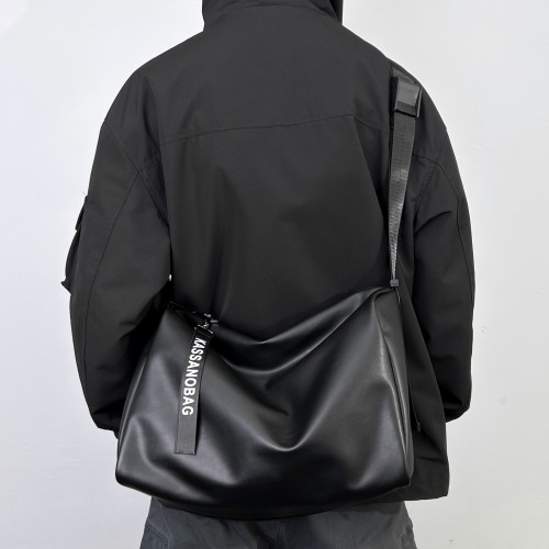 大容量斜後後背包男士後後背包2023新款休閒簡約軟皮單肩包男挎包健身包PU