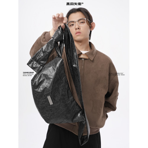 綁結式肩帶爆裂紋2025年新款復古小斜背褶皺餃子包小衆男女款軟包