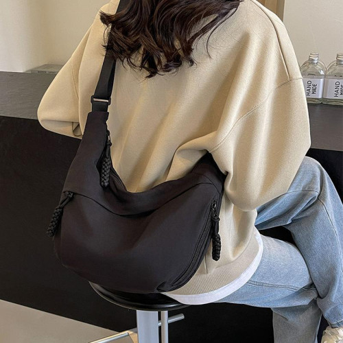 日本純色餃子包斜後後背包2026新款包包休閒運動大容量單肩時尚通勤包 日本純色餃子包斜後後背包2026新款包包休閒運動大容量單肩時尚通勤包