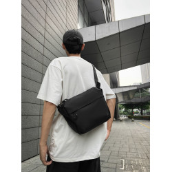 日系港風純色無印斜後後背包男簡約郵差包運動輕便防水胸包工裝單肩包