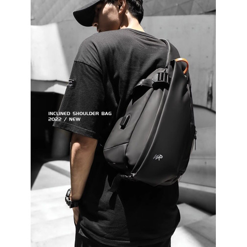 斜後後背包男士大容量挎包單肩包潮牌休閒郵差包新款多功能機能包後後背包