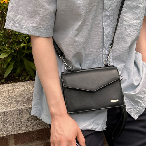 韓國PU皮男包小後後背包男士橫款商務單肩包斜後後背包公文包青年磁釦款