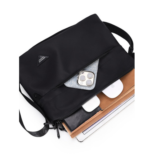 2025新款男士斜後後背包休閒潮流輕便防水單肩包可攜式多功能青年手提包