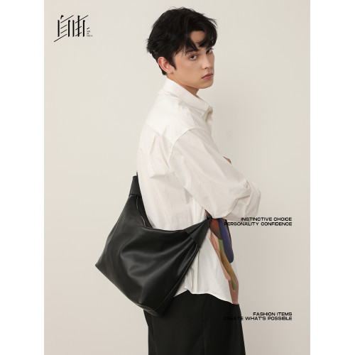 是自由啊 慵懶設計感男女包斜後後背包2026新款簡約休閒大容量餃子包