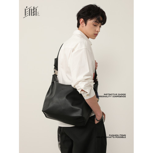 是自由啊 慵懶設計感男女包斜後後背包2026新款簡約休閒大容量餃子包