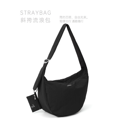 CLXL Studio斜背流浪包輕便防水通勤百搭皺感尼龍包餃子包大容量