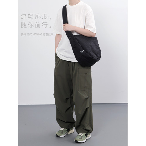 CLXL Studio斜背流浪包輕便防水通勤百搭皺感尼龍包餃子包大容量