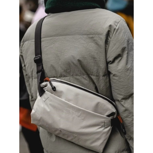 2026新款潮牌斜後後背包戶外登山包輕便胸包腰包簡約小包爬山包水瓶包