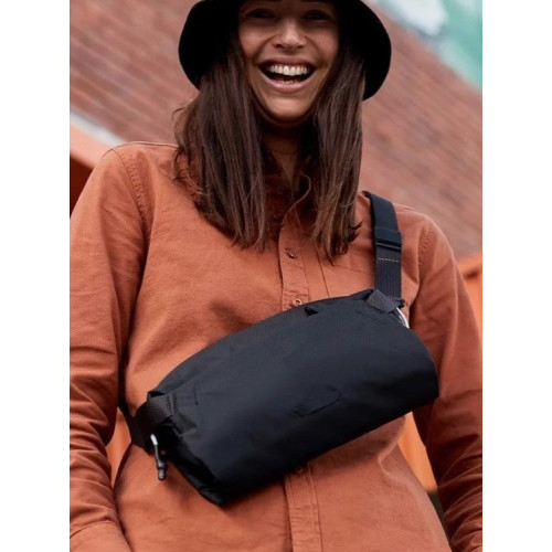 2026新款潮牌斜後後背包戶外登山包輕便胸包腰包簡約小包爬山包水瓶包