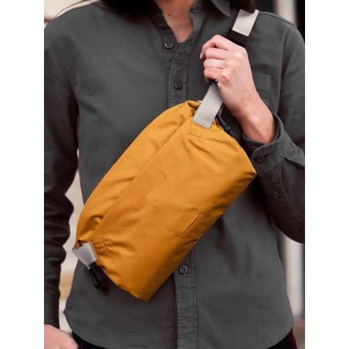 2026新款潮牌斜後後背包戶外登山包輕便胸包腰包簡約小包爬山包水瓶包