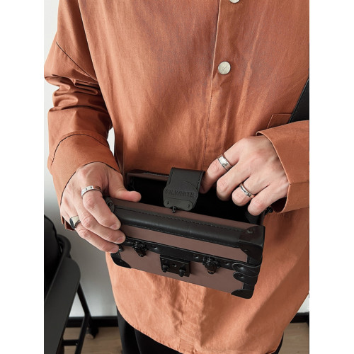 高級感小衆款鎖釦盒子包ins中性風男生潮牌方盒斜後後背包百搭小方包 高級感小衆款鎖釦盒子包ins中性風男生潮牌方盒斜後後背包百搭小方包