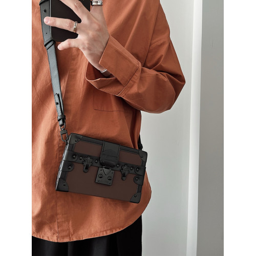 高級感小衆款鎖釦盒子包ins中性風男生潮牌方盒斜後後背包百搭小方包 高級感小衆款鎖釦盒子包ins中性風男生潮牌方盒斜後後背包百搭小方包