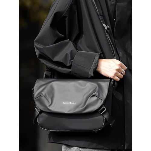 新款潮牌男士牛津布單肩包休閒尼龍帆布斜背後後背包日系潮流小方包潮 新款潮牌男士牛津布單肩包休閒尼龍帆布斜背後後背包日系潮流小方包潮