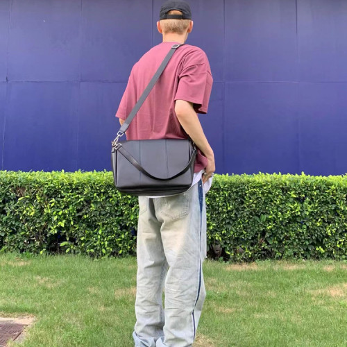 潮流極簡風軟皮斜後後背包男大容量通勤上班電腦包復古韓版休閒單肩包