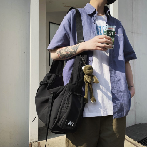 日系慵懶風斜後後背包男寬鬆大容量單肩包學生書包街頭潮流暗黑工裝包